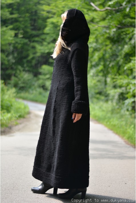 Flared wool cardigan handknit in black/CA122